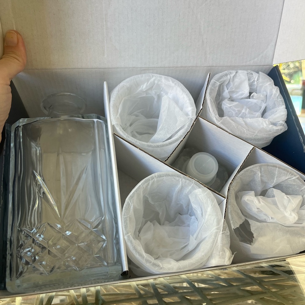 Elixir Decanter Set - 5 piece NEW IN BOX - Picture 5 of 5